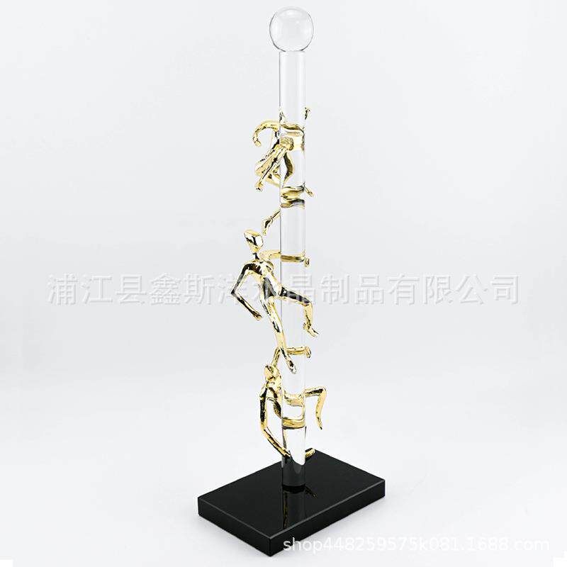 简约攀登者小金人水晶摆件客厅民宿别墅书房酒店桌面家居家饰品