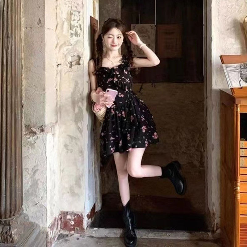 女装夏季新款小个子碎花别致清新甜美显瘦独特中款吊带气质连衣裙