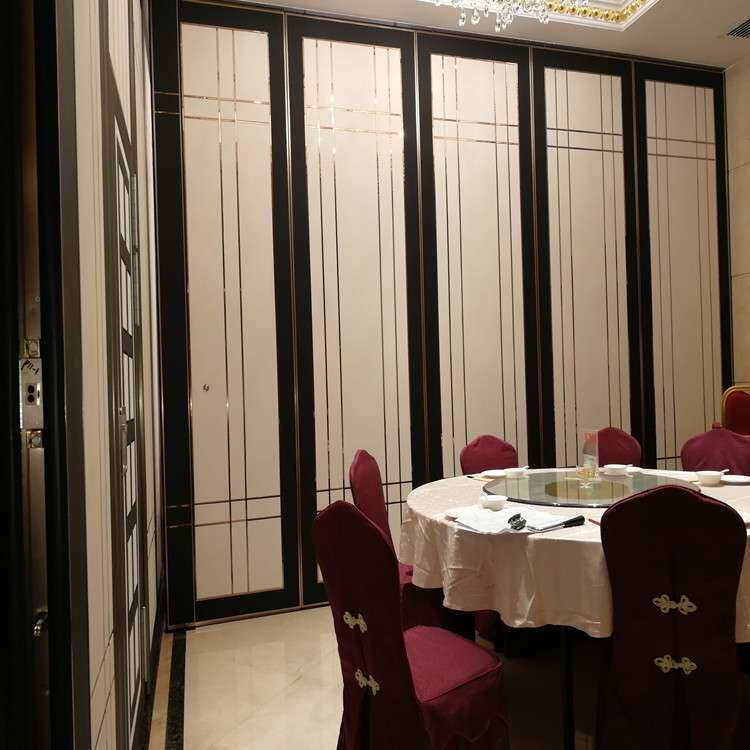 酒店活动隔断屏风折叠门宴会厅移动隔断多功能电动隔断墙厂家