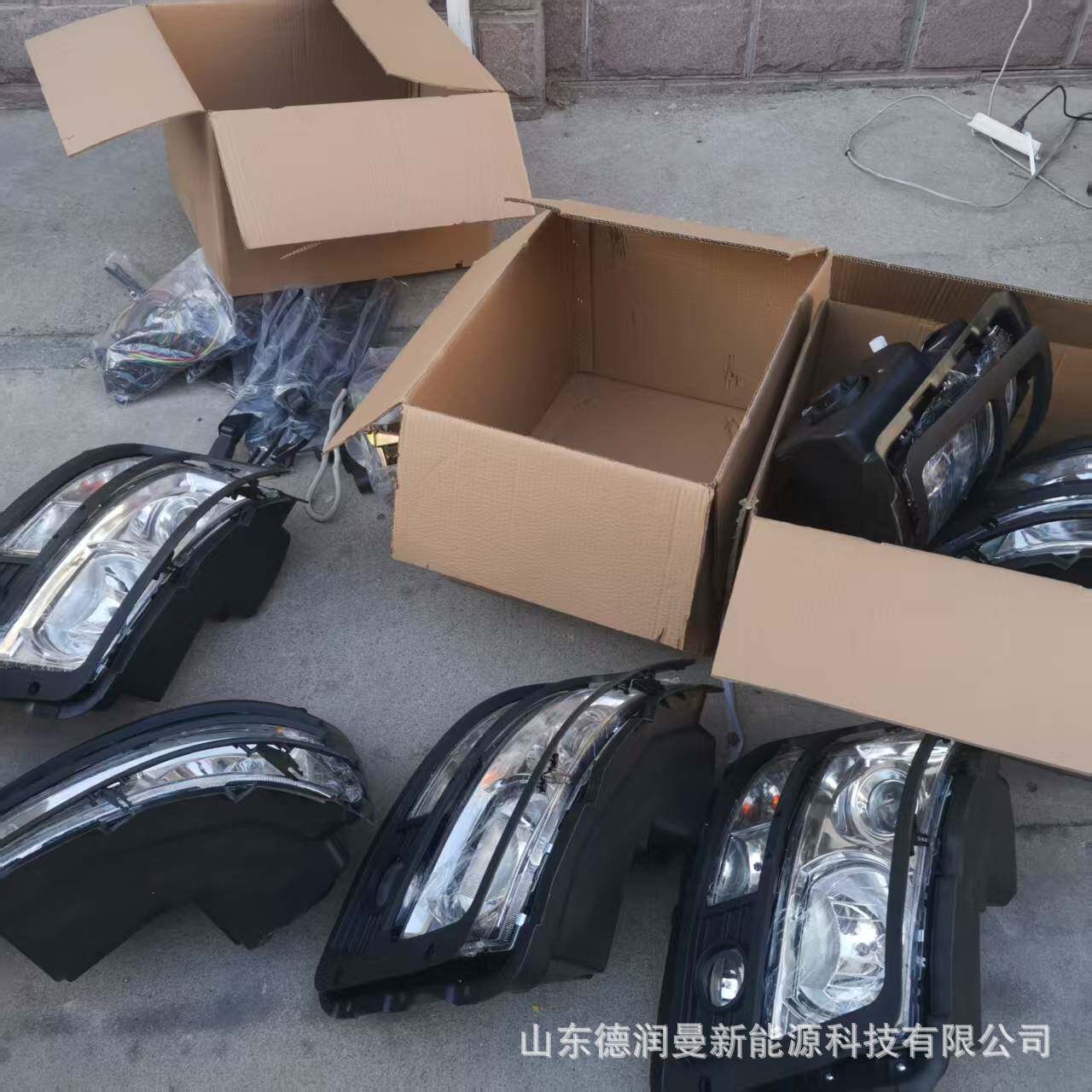 WG9719720002豪沃07款前大灯总成豪沃配件豪沃整车配件