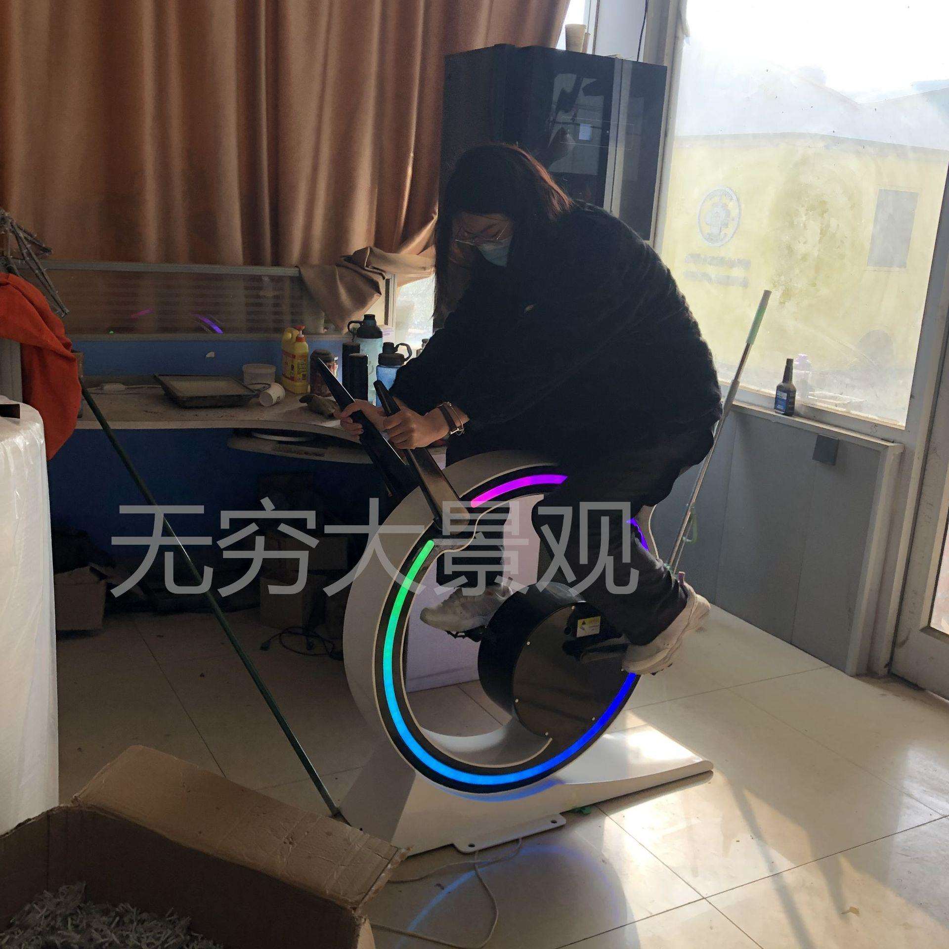 山东无穷大制作大型骑行脚踩发光单车七彩流光柱无动力自发电单车