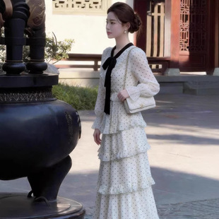 现货 巨好看轻奢小众气质显瘦裙子 白色收腰波点蛋糕连衣裙女春季