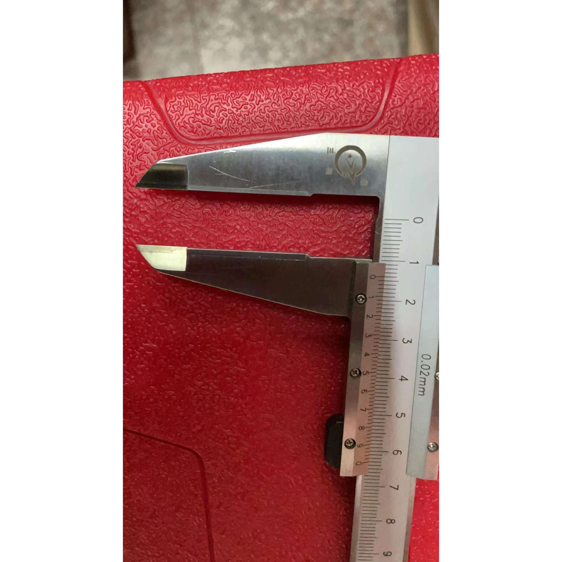 三陆量爪镶合金卡尺0-300