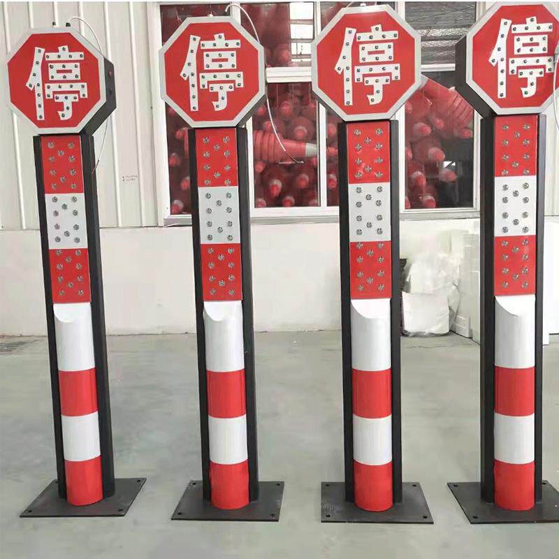 太阳能警示柱LED发光牌交通分道柱导向牌警示灯道口分道牌防撞柱