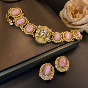 粉色猫眼石宫廷风花边底镶钻合金耳钉纹理项链女复古文艺饰品批发