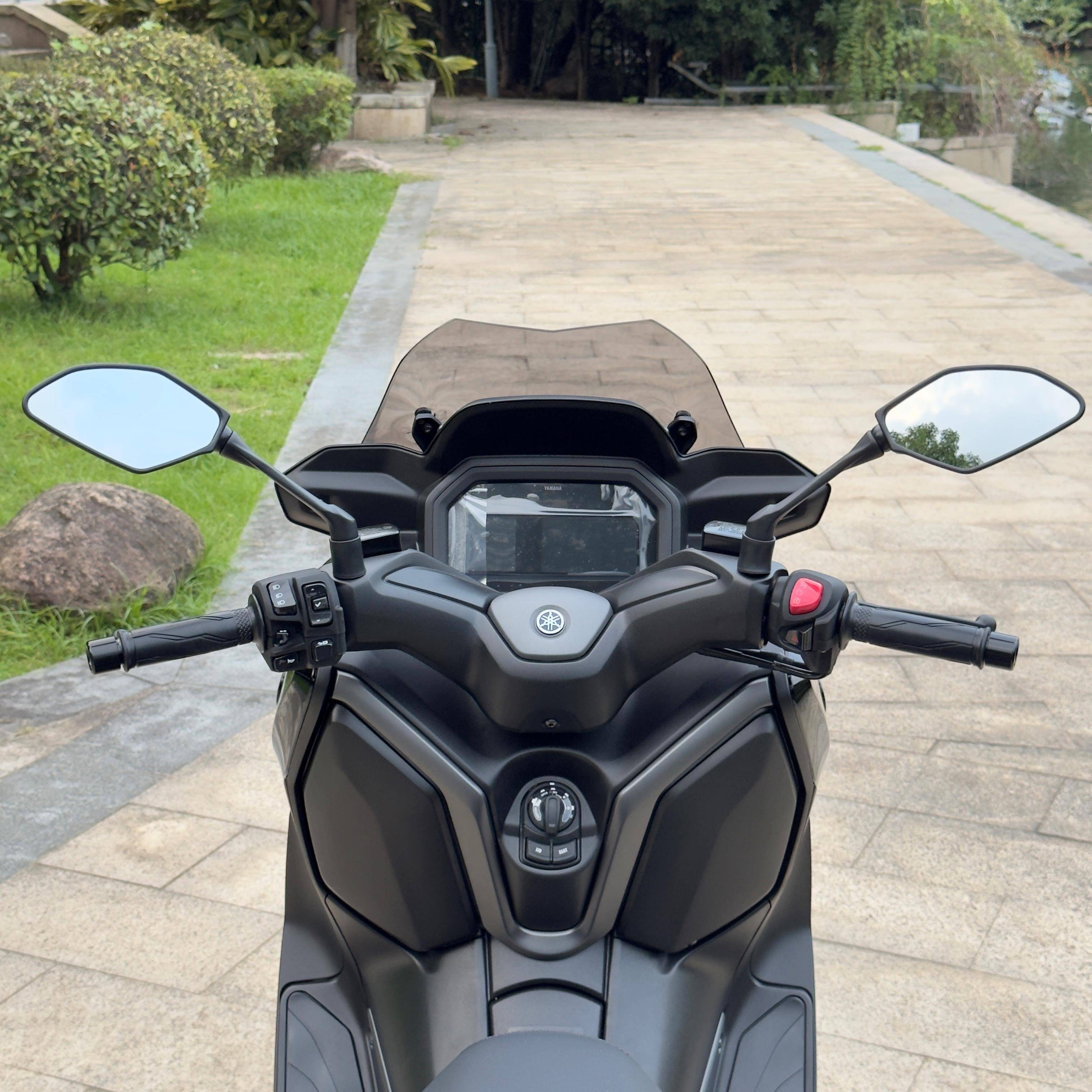 适用于25-26款雅马哈XMAX300改装竞技风挡 XMAX前挡风 运动挡风镜图片