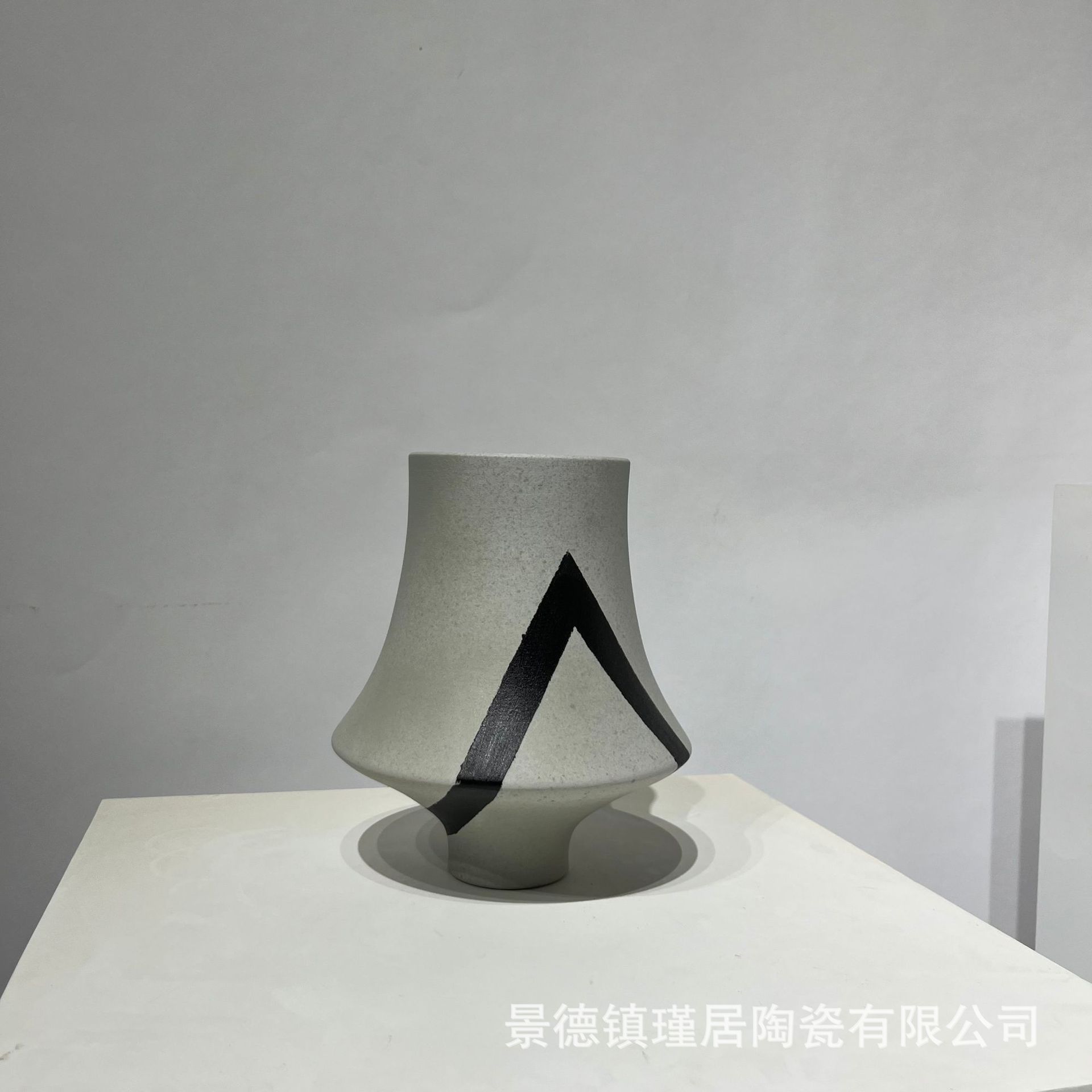 新中式手工拉坯绘画陶瓷花瓶