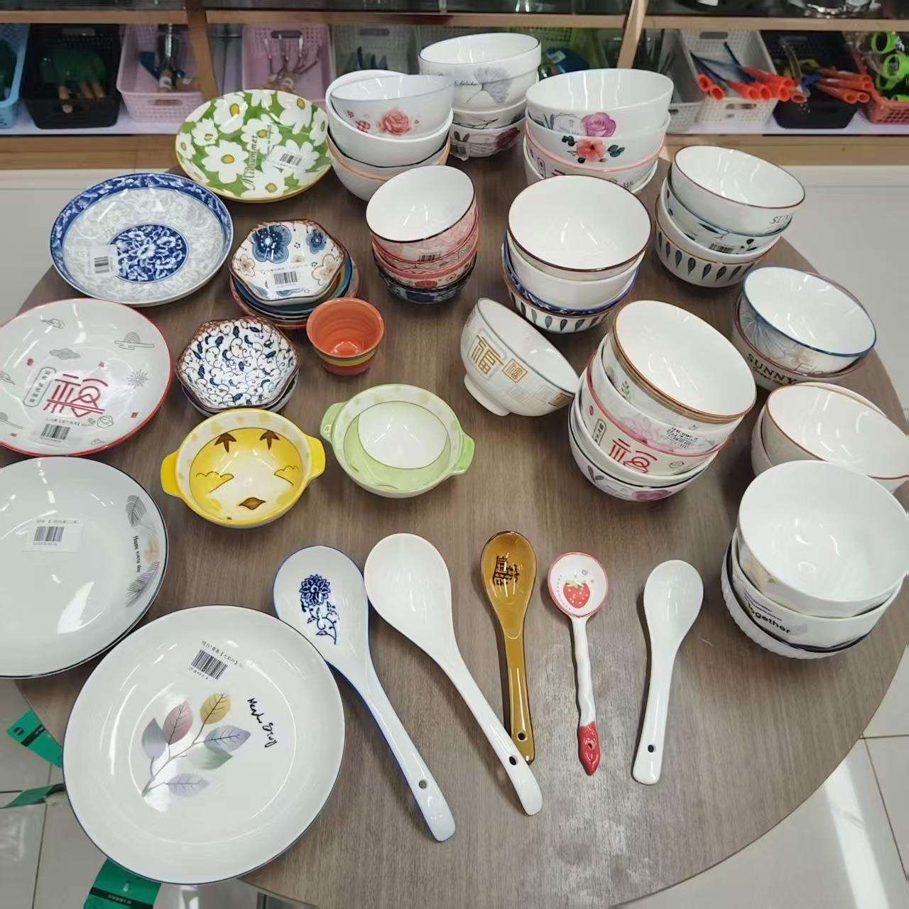 厂家货源 2元店陶瓷套餐4.5寸5寸盘碗碟醋碟勺子陶瓷面碗货源