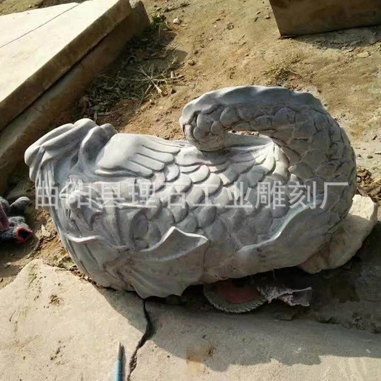 厂家供应石雕鱼 大理石雕翻尾鱼喷水雕塑 青石翻尾石鱼雕塑