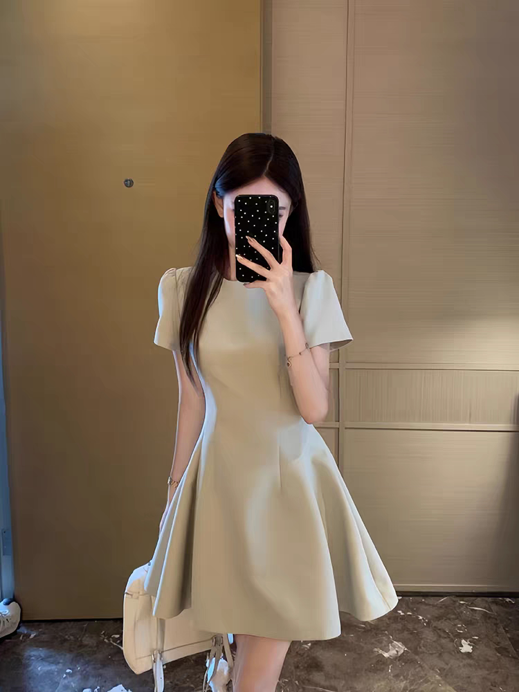 绿色短袖连衣裙子女夏季法式气质小个子高级感礼服裙收腰显瘦短裙