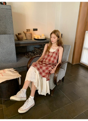 你好卡农 假两件拼接红格纹吊带裙女夏2026新款宽松小个子连衣裙