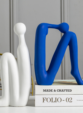 克莱因蓝陶瓷人物书靠摆件样板房客厅展示柜创意书立摆设家居饰品