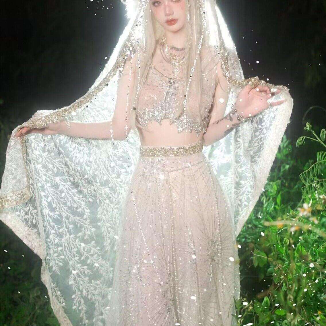 。 公主服装西双版纳拍照影楼异域风情旅拍森系精灵艺术照写真服