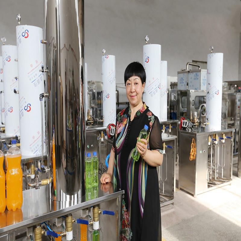 玻璃瓶汽水设备塑料瓶汽水设备饮料生产设备小型可乐味碳酸饮料机