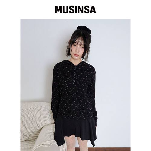 ITZAVIBE 花卉华夫格扣连帽衫 - 黑色 MUSINSA韩国直邮官方正品
