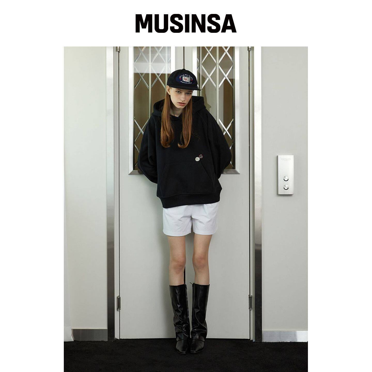 KINETO 拉格兰徽章胸针连帽衫_黑色_女款 MUSINS韩国官网直邮进口