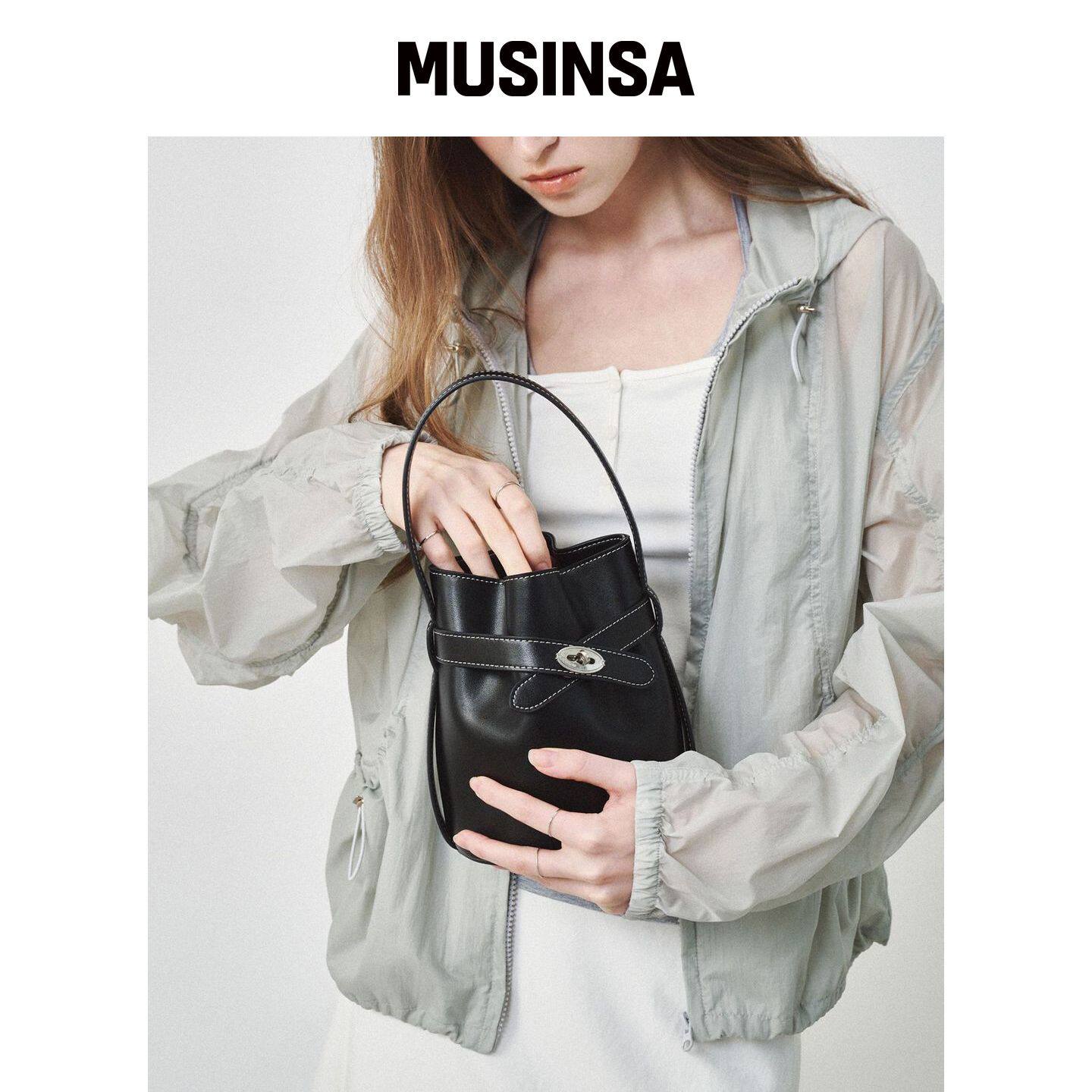 OSTKAKA 经典腰带水桶包迷你黑色 MUSINSA韩国直邮官方正品