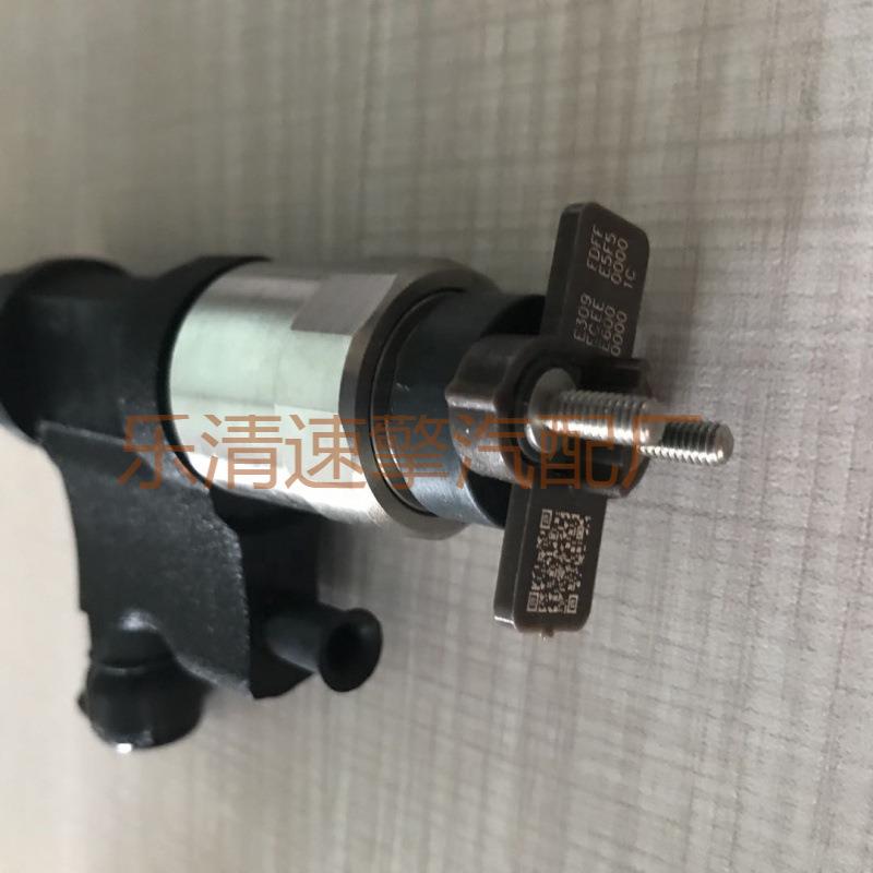 挖掘机4HK1 6HK1柴油机喷油嘴: 8-97609788-4