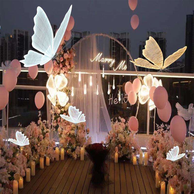 婚庆装饰道具金色发光布艺蝴蝶婚礼现场装饰吊灯结婚拍照墙壁挂饰