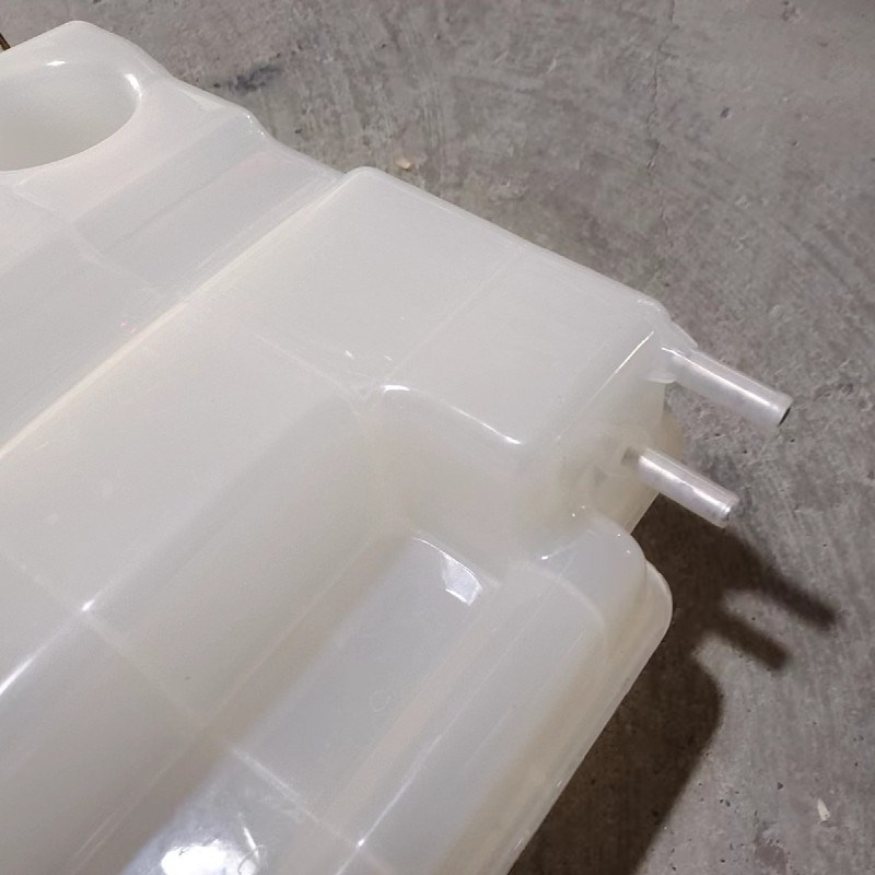 适配上汽红岩新金刚杰狮膨胀水箱副小水箱塑料储水壶配件优质加厚
