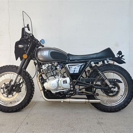 适用轻骑大脚怪攀爬250左排发动机下护板 游侠250黑7左排下保护罩