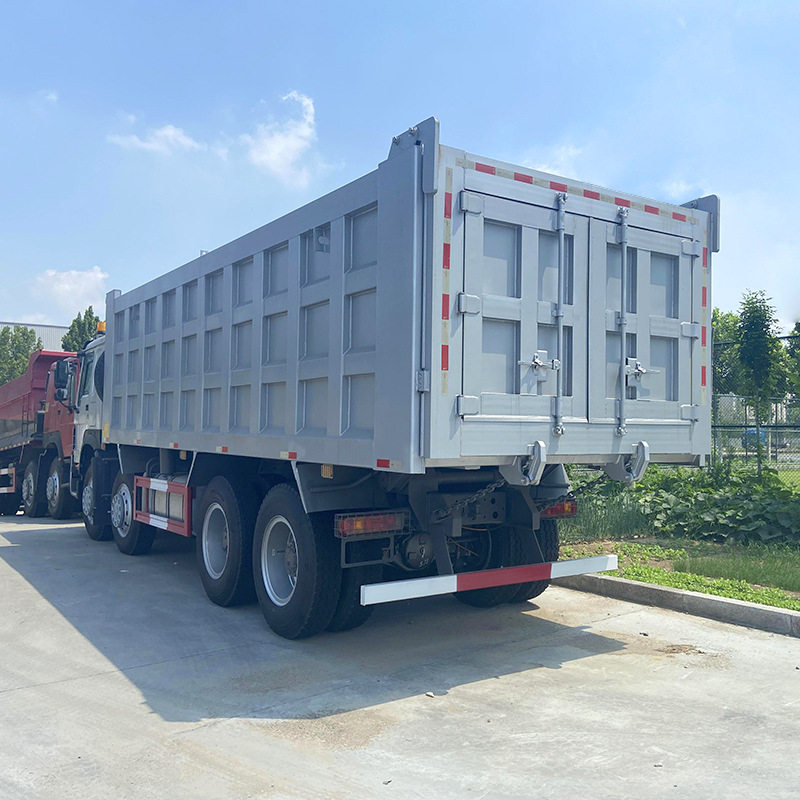 前四后八豪沃自卸车出售 矿用双桥工程车 右驾驶舱垃圾运输车