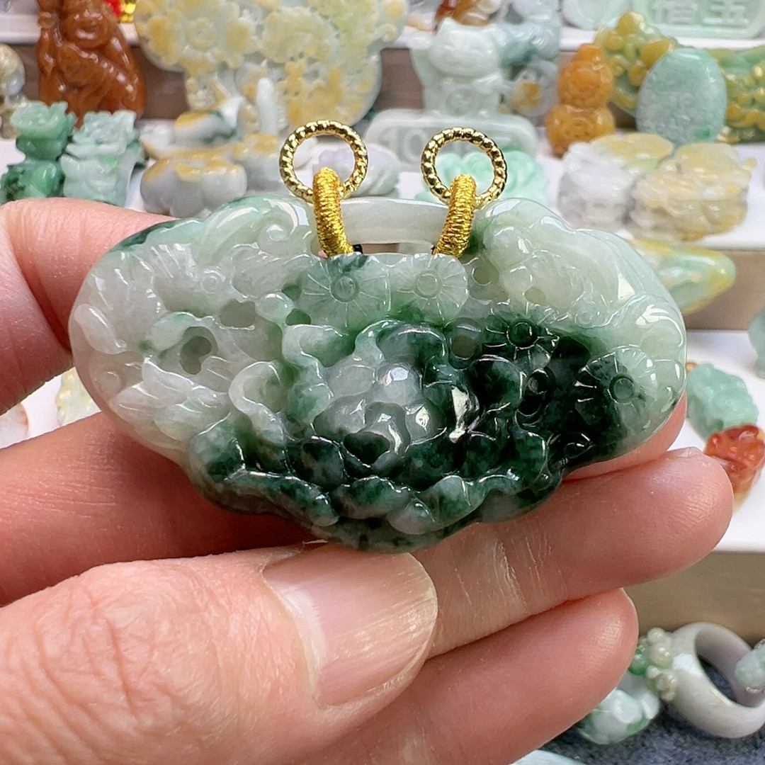 天然翡翠锁牌