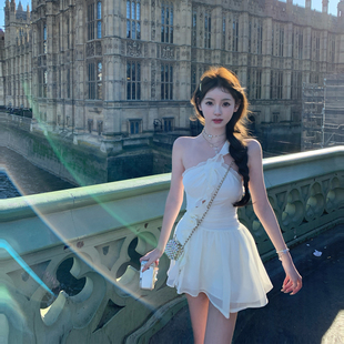 斜挂肩荷叶边腰部褶皱遮肉显瘦连衣裙女 薄纱月光 你 懒懒llan