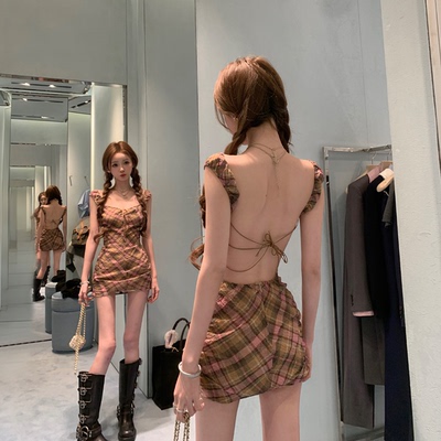 你的懒懒llan两色格纹露背连衣裙