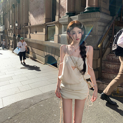 你的懒懒llan立体绣花吊带连衣裙