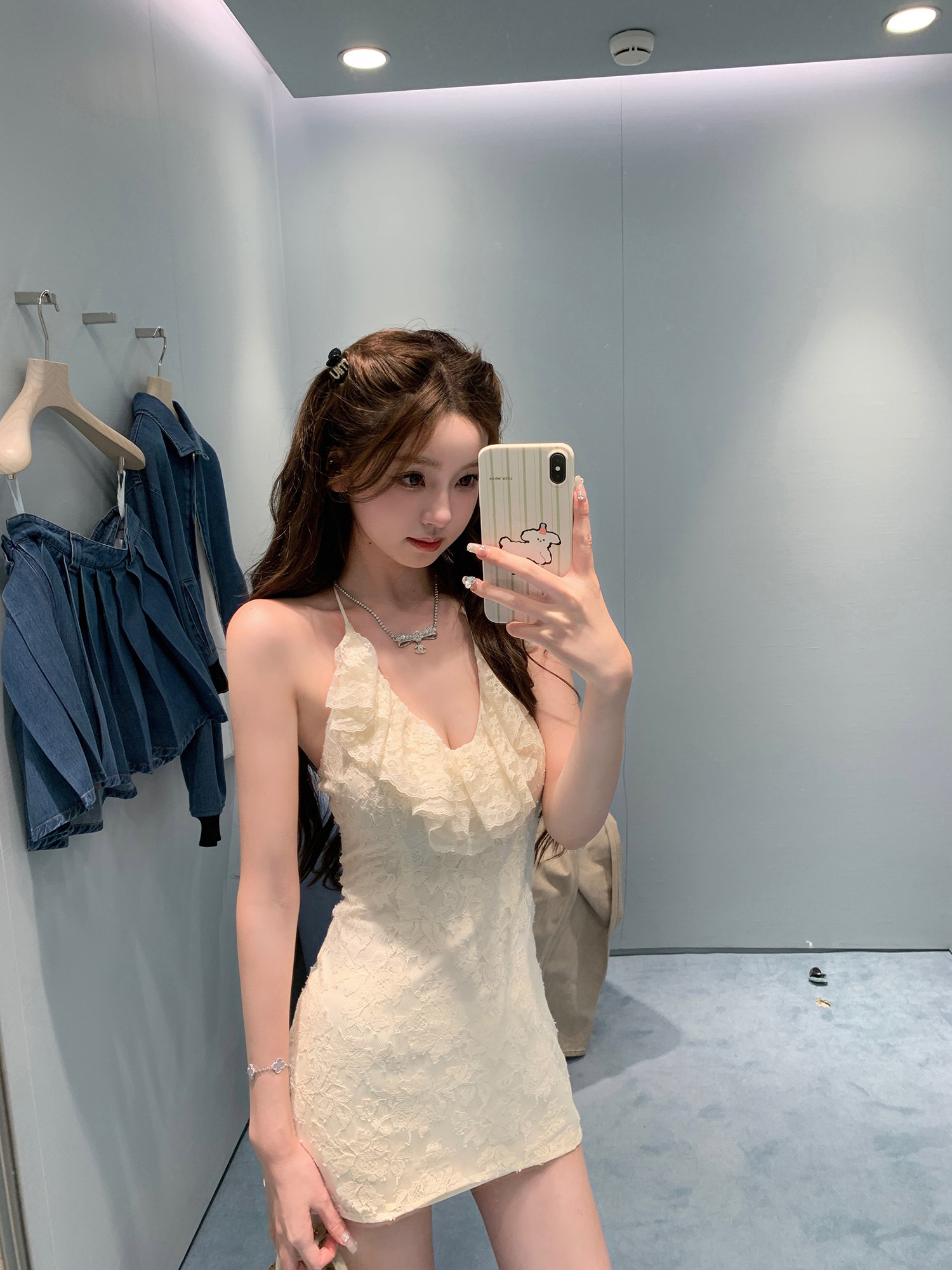 你的懒懒llan两色挂脖蕾丝连衣裙