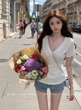 你的懒懒llan【少女松弛线】莫代尔百搭甜辣风显身材V领掐腰t恤女