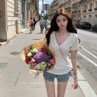 你的懒懒llan【少女松弛线】莫代尔百搭甜辣风显身材V领掐腰t恤女