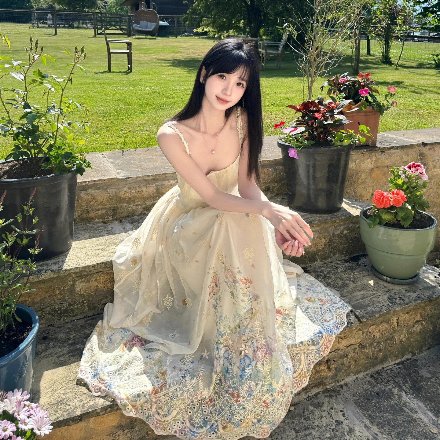 秘镜花园 海边度假重工刺绣吊带洋装女夏季收腰显瘦绝美长裙子