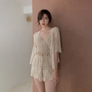 2026新款度假泳衣女性感分体蕾丝罩衫镂空ins风高腰保守针织比