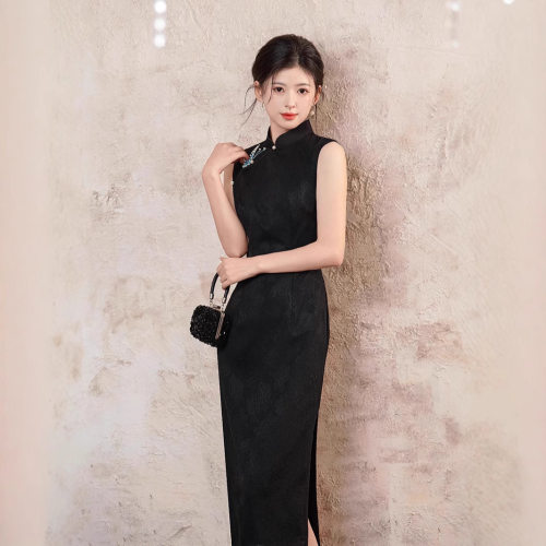 2026新款新中式改良版旗袍轻款醋酸绣花无袖黑色女连衣裙高级感高