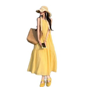 2026新款海边度假温柔风黄色格子背心连衣裙女夏季宽松显瘦长裙子