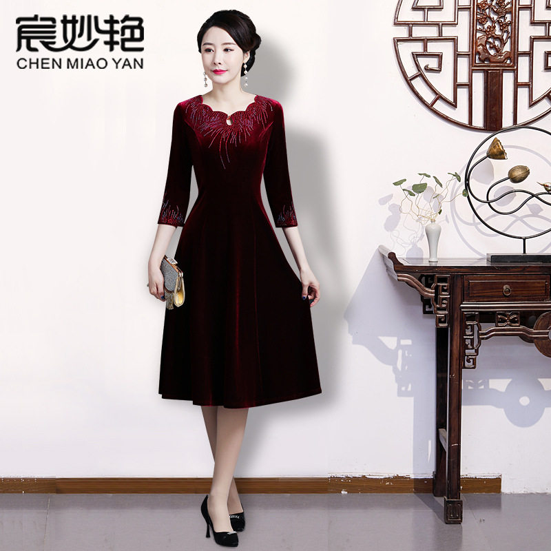 2026新款喜婆婆婚宴装改良旗袍金丝绒连衣裙女妈妈装春装洋气中老