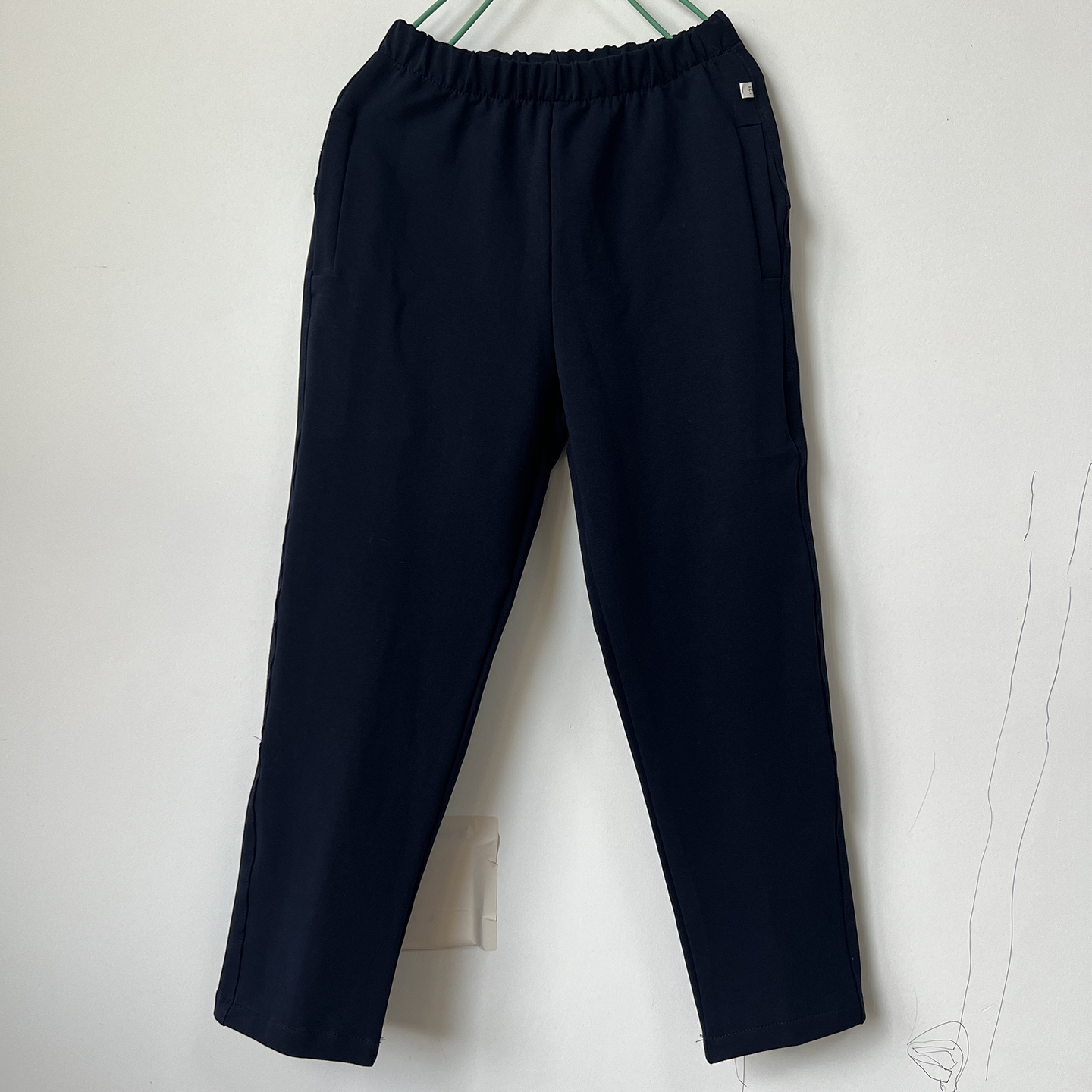 藏蓝直筒后开剪下两反光条校服裤