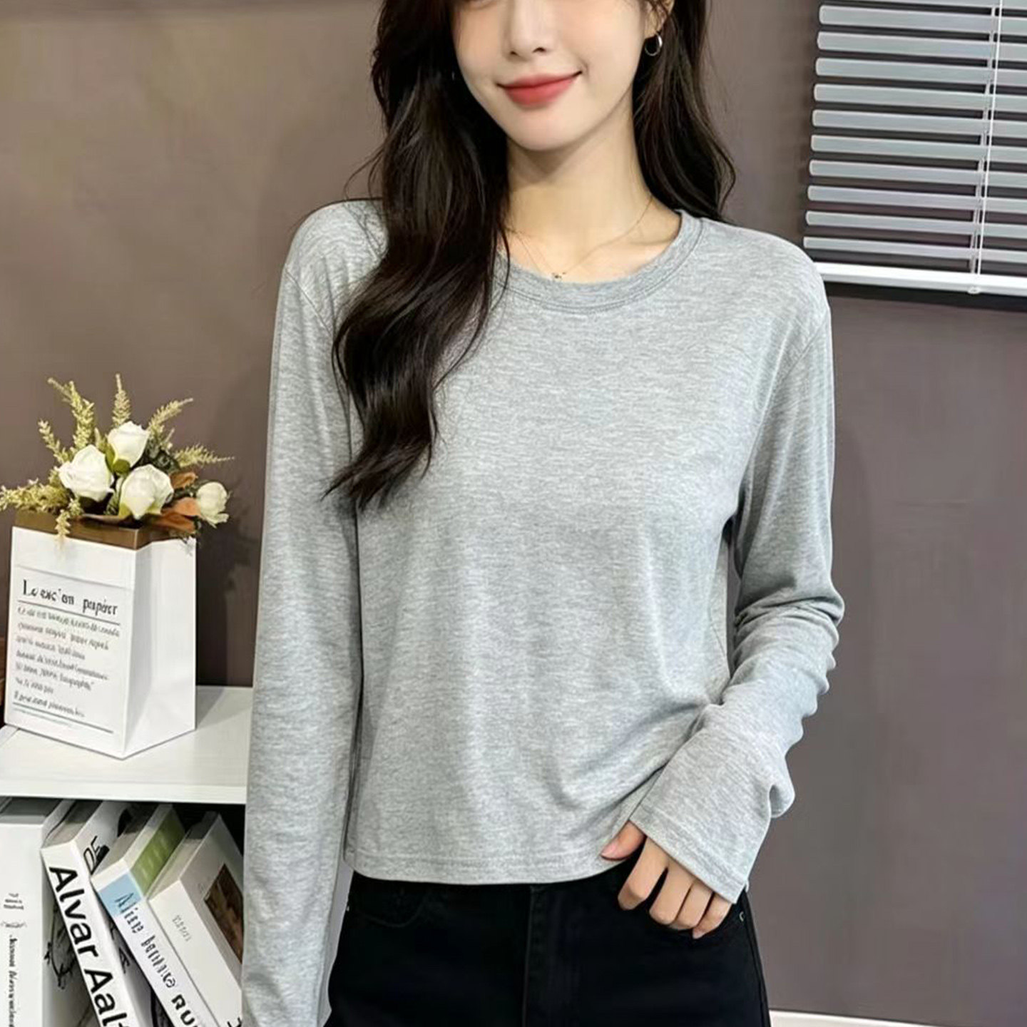春秋莫代尔圆领纯色长袖T恤女士显瘦吸湿排汗宽松型上衣打底衫