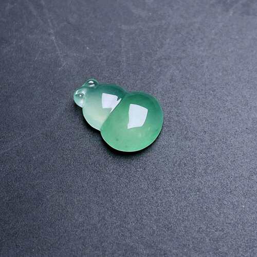 缅甸天然翡翠a货冰底色葫芦裸石fxj尺寸：12.5-9-3.6mm
