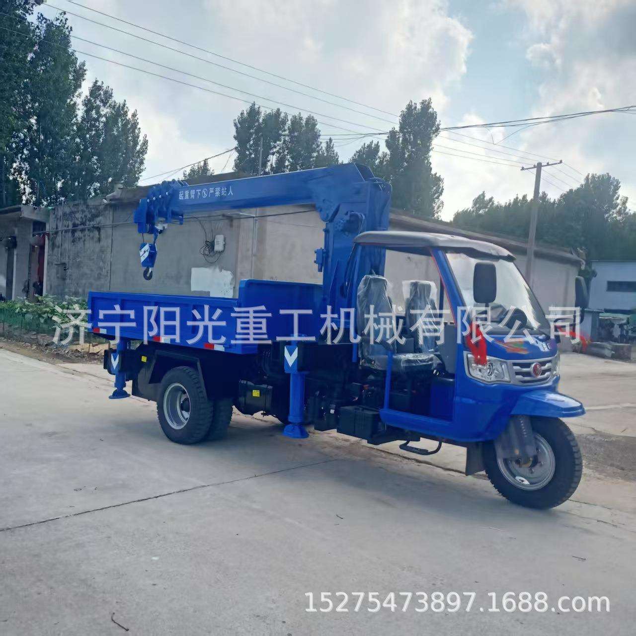 厂家直供三轮随车吊农用简易驾驶室3吨苗木园林吊车三马子自备吊