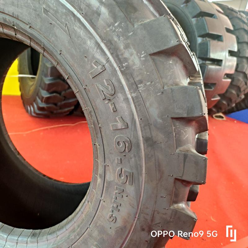 12-16.5挖掘装载机充气轮胎厂家 10-16.5宽胎面工地用工程轮胎
