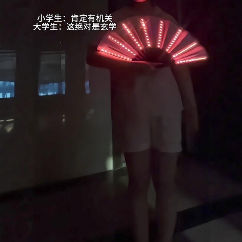旋转亮灯飞扇伸缩扣回旋扇子古风装扮表演魔术道具搞笑飞折扇道具