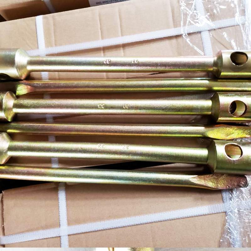 生产汽车配套轮胎套筒及其他附件等随车工具等 质优价廉欢迎选购