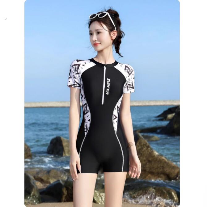 泳衣女款连体平角游泳衣2025新款专业遮肚显瘦保守泡温泉大码泳装