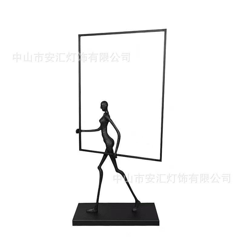 现代简约创意黑色人物摆件扛圈人售楼部酒店家居抽象软装饰品摆设