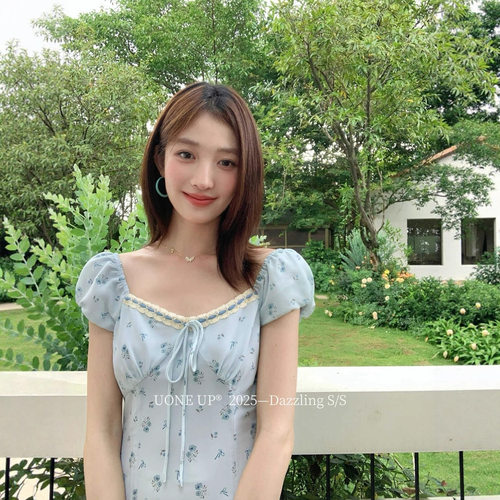UONE2025夏季新款法式优雅樱桃浪漫度假风小女人花边碎花连衣裙女