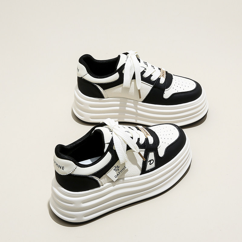 达芙妮2026年春季新款厚底增高小白鞋百搭时尚小个子板鞋休闲女鞋