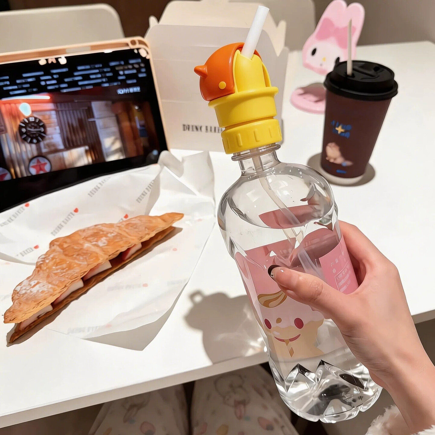 矿泉水转换头饮料吸管瓶盖便携式儿童宝宝防呛自带帽喝水神器